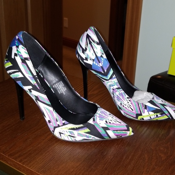 Shoes - Picture 2 of 4